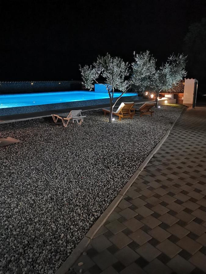 Jacuzi Cottage In The Olive Grove Пула Екстериор снимка