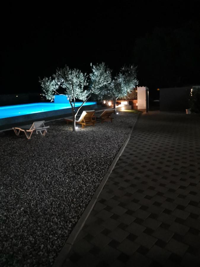 Jacuzi Cottage In The Olive Grove Пула Екстериор снимка